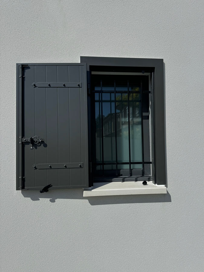 Pose-porte-de-garage-roulante-Toulon